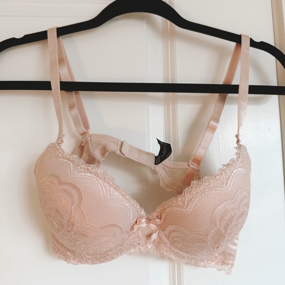 Cream/light pink adjustable clasp push up bra